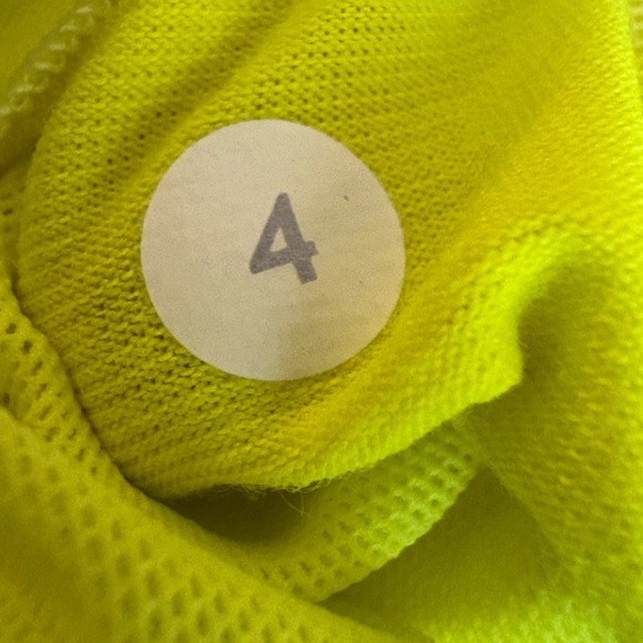 Lululemon Run: For Your Money Tank Top Ray Yellow Size 4 Built-In Bra - Picture 3 of 3
